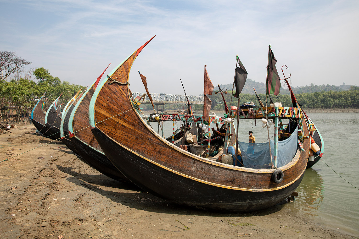 Bateaux traditionnels du Bangladesh sur les plages de Cox's Bazar.