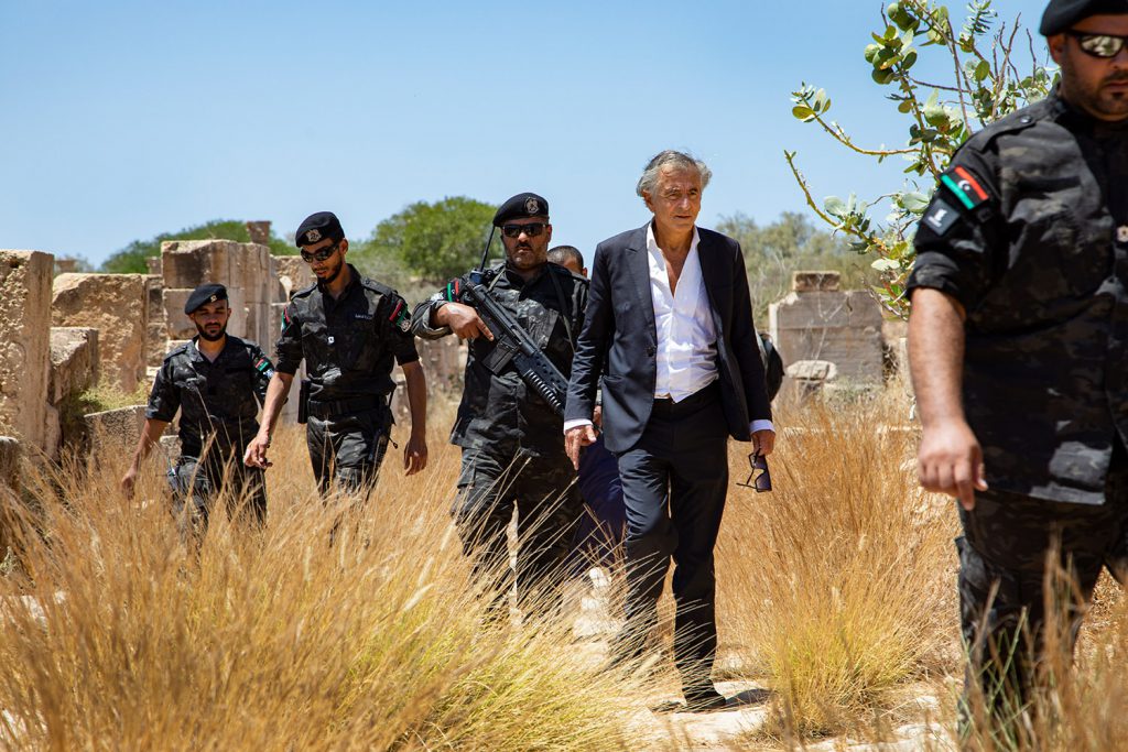 Sur le site romain de Leptis Magna, escorté par les forces spéciales envoyées par le ministre de l'Intérieur, Fathi Bashagha, le 25 juillet.