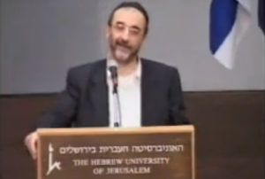 Dans une vidéo, le philosophe Benny Lévy introduit Bernard-Henri Lévy.