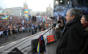 Bernard-Henri Lévy lors de son premier discours sur le Maïdan à Kiev le 9 février 2014.