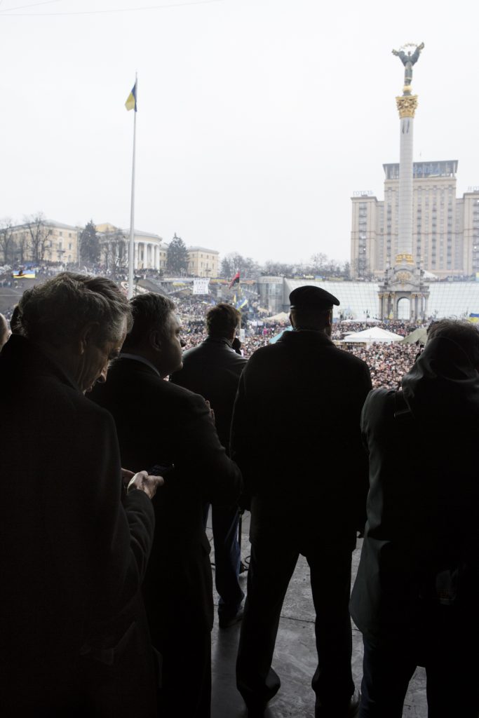 Bernard-Henri Levy avant son intervention sur la tribune de la place Maidan, Kiev le 2 mars 2014.