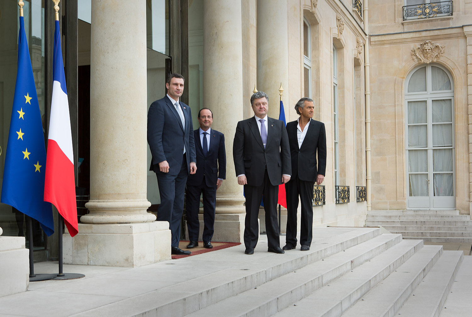 Sur le perron de l'Élysée (de gauche à droite), Vitali Klitschko, François Hollande, Petro Porochenko et Bernard-Henri Lévy.