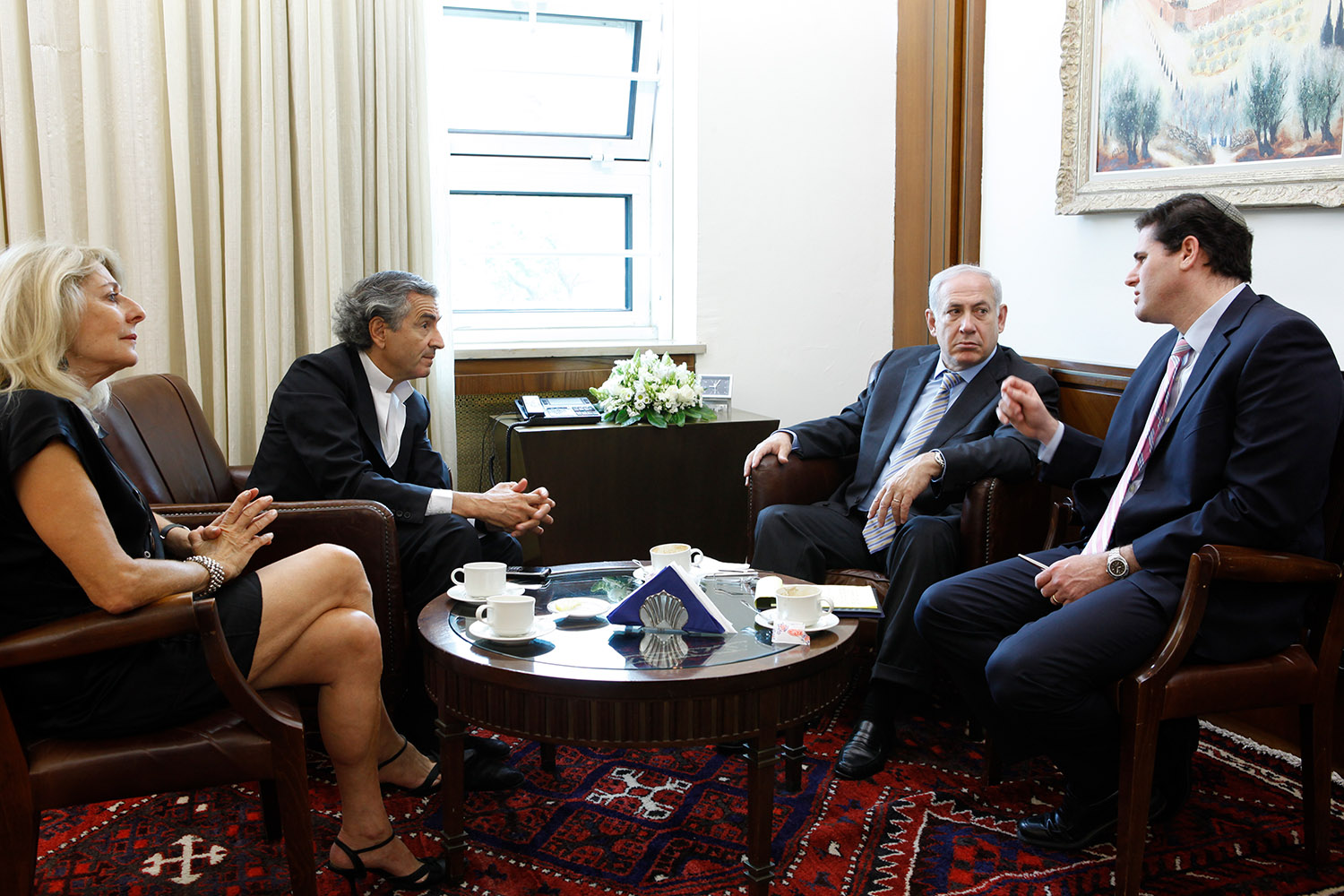 Bernard-Henri Lévy et Annette Lévy-Willard dialoguent avec Benyamin Netanyahou, Premier ministre d'Israël, à Jerusalem.