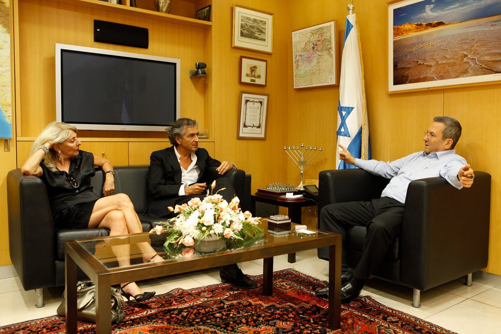 Bernard-Henri Lévy et Annette Lévy-Willard dialoguent avec Ehud Barak, ancien Premier ministre d'Israël, à Tel Aviv.