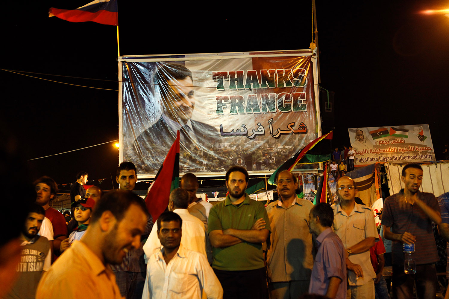 Les rebelles de Benghazi remercient avec une pancarte la France et son Président, Nicolas Sarkozy.