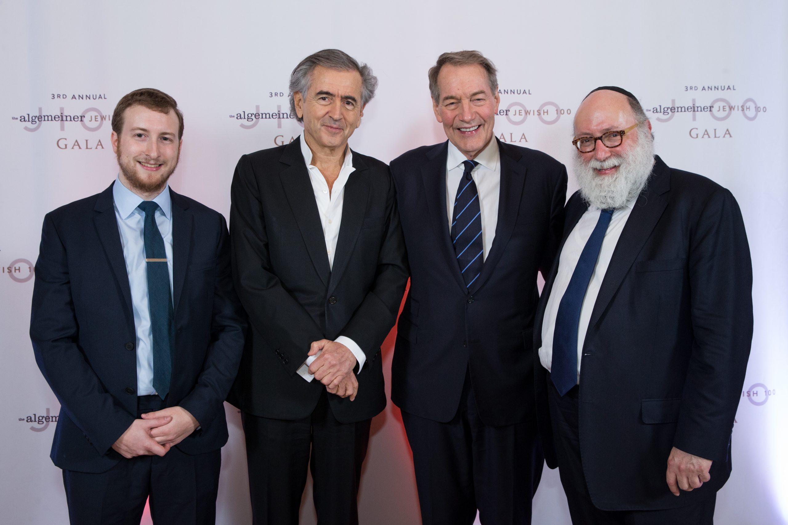 Dovid Efune, Bernard-Henri Lévy, Charlie Rose et Simon Jacobson au photocall du gala annuel de Algemeiner.