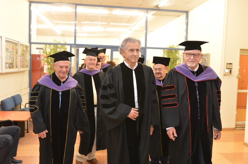 Bernard-Henri Lévy avec les docteurs Honoris Causa de Netanya, Jacob Hart et Bernard Pinchuk.