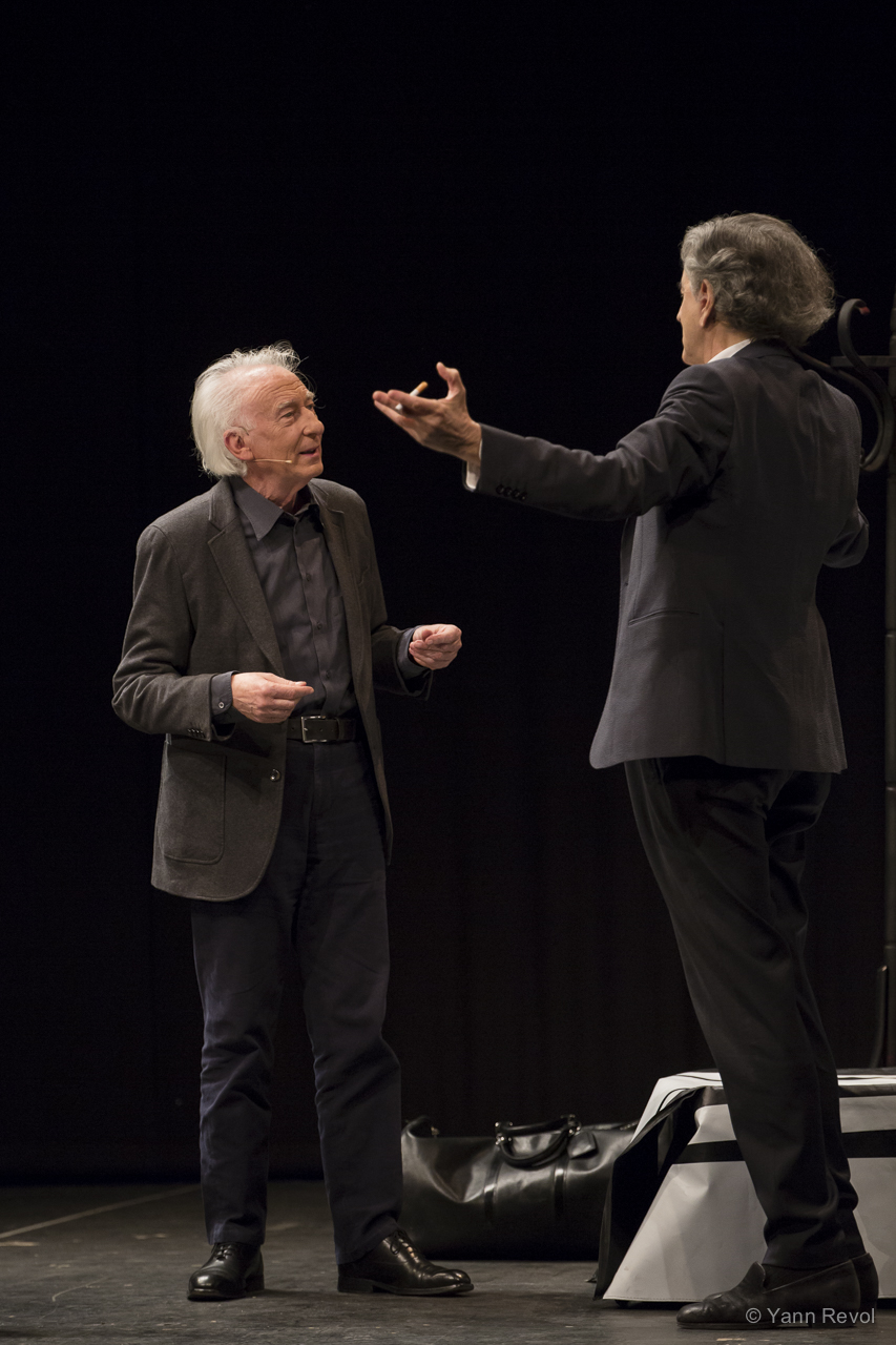 Albert Boadella et Bernard-Henri Lévy sur la scène du Teatro Olympia de Valence