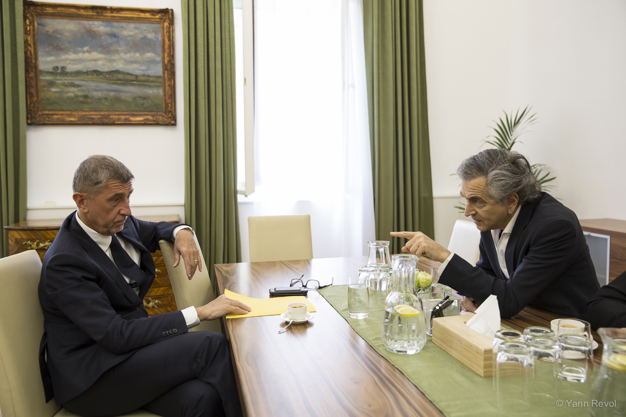Bernard-Henri Lévy rencontre Andrej Babis au Bureau gouvernemental de la Republique tchèque à Prague.