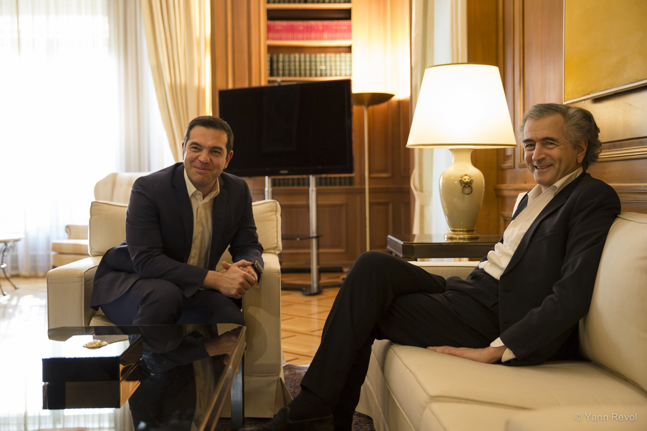 Rencontre entre Alexis Tsípras et Bernard-Henri Lévy à Athènes dans le bureau du Premier ministre grec.