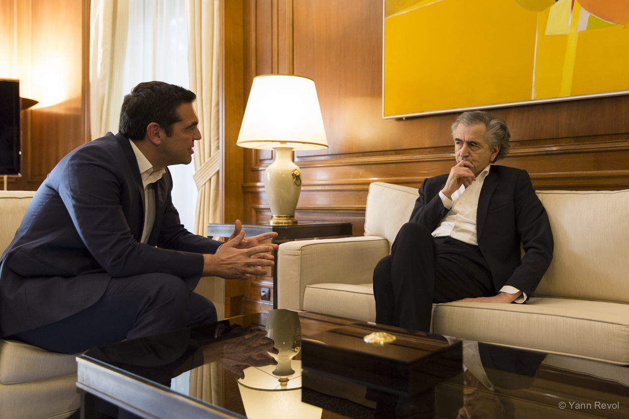 Rencontre entre Alexis Tsípras et Bernard-Henri Lévy à Athènes dans le bureau du Premier ministre grec.