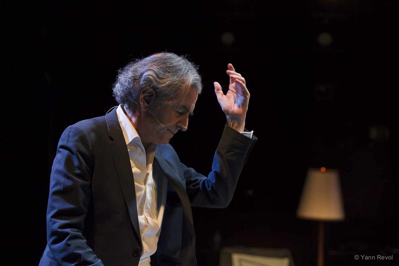 Bernard-Henri Lévy interprète « Looking for Europe » au Theater Akzent de Vienne