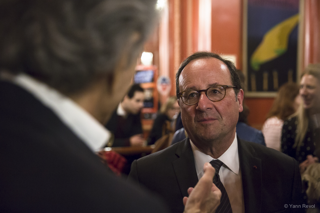 François Hollande et Bernard-Henri Lévy au Théâtre Antoine.