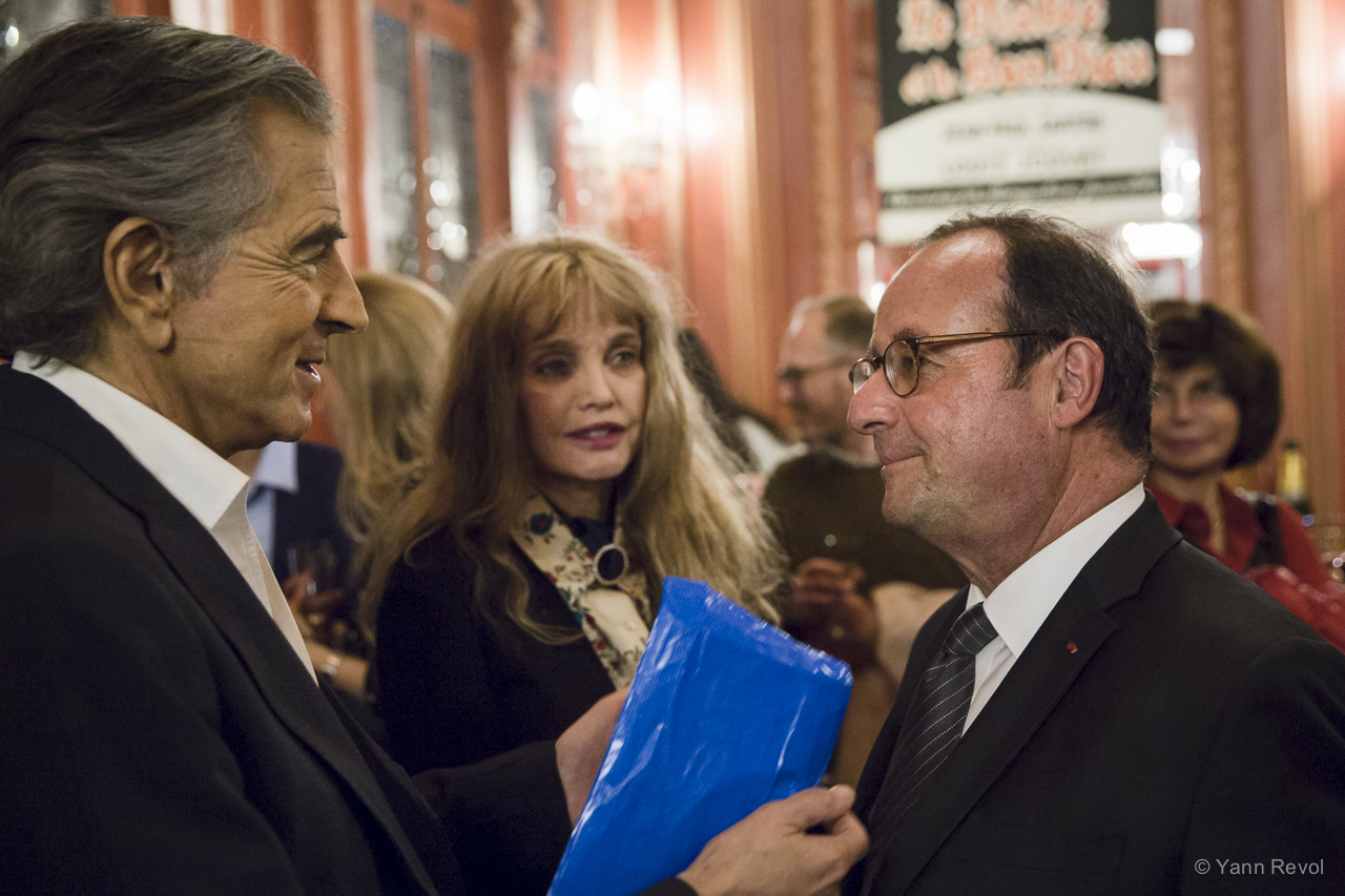François Hollande et Bernard-Henri Lévy et Arielle Dombasle au Théâtre Antoine.
