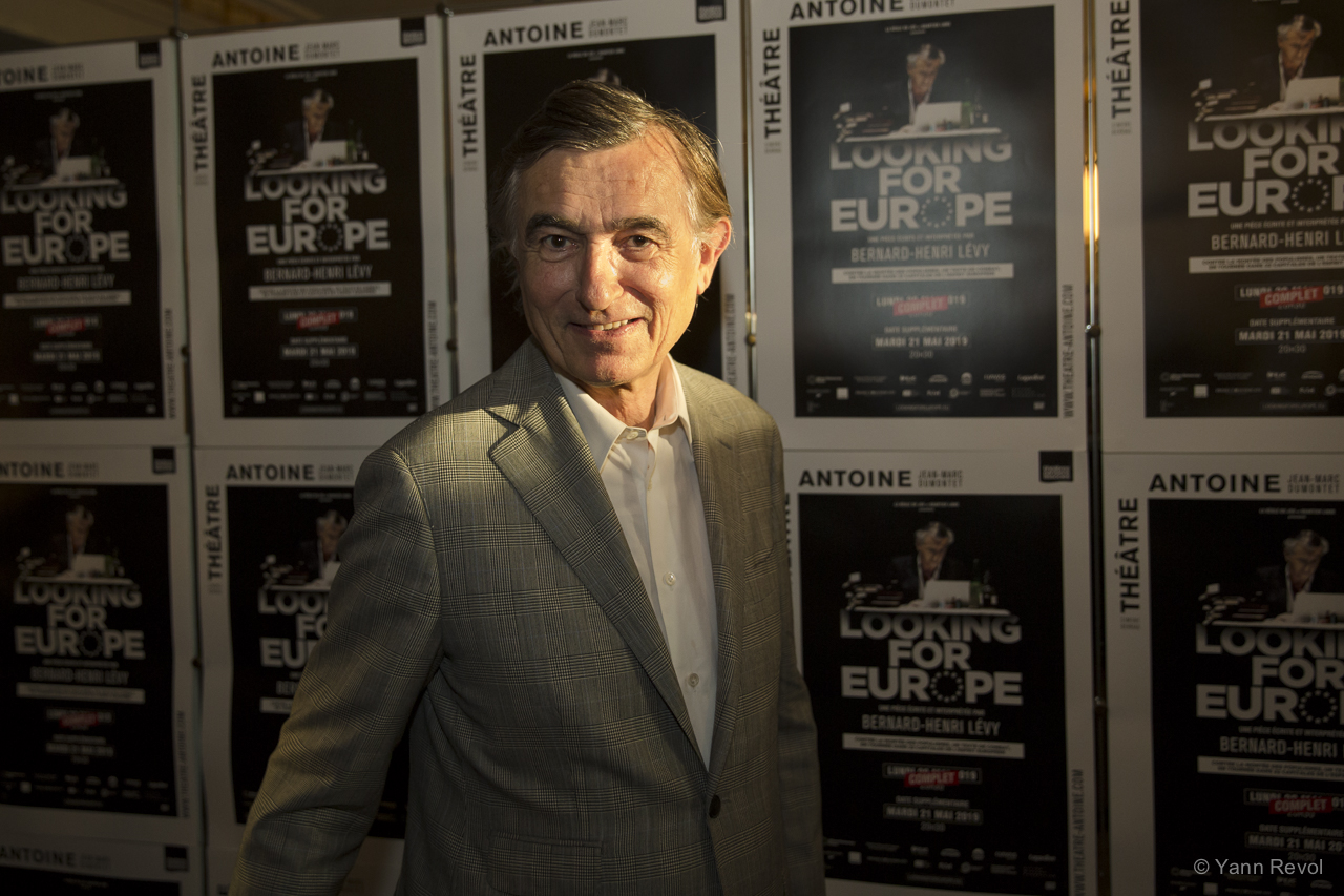 Philippe Douste-Blazy au Théâtre Antoine pour la pièce de Bernard-Henri Lévy, « Looking for Europe ».