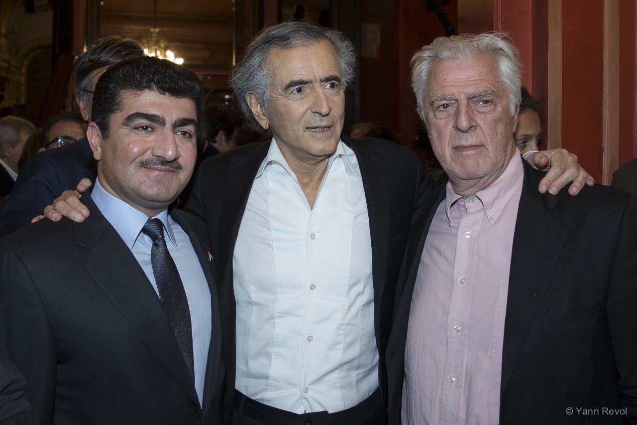 Bernard-Henri Lévy avec Gilles Hertzog et Sirwan Barzani au Théâtre Antoine.