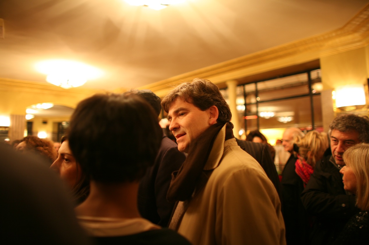 Arnaud Montebourg au Café de Flore pour pour les vingt ans de « La Règle du jeu ».