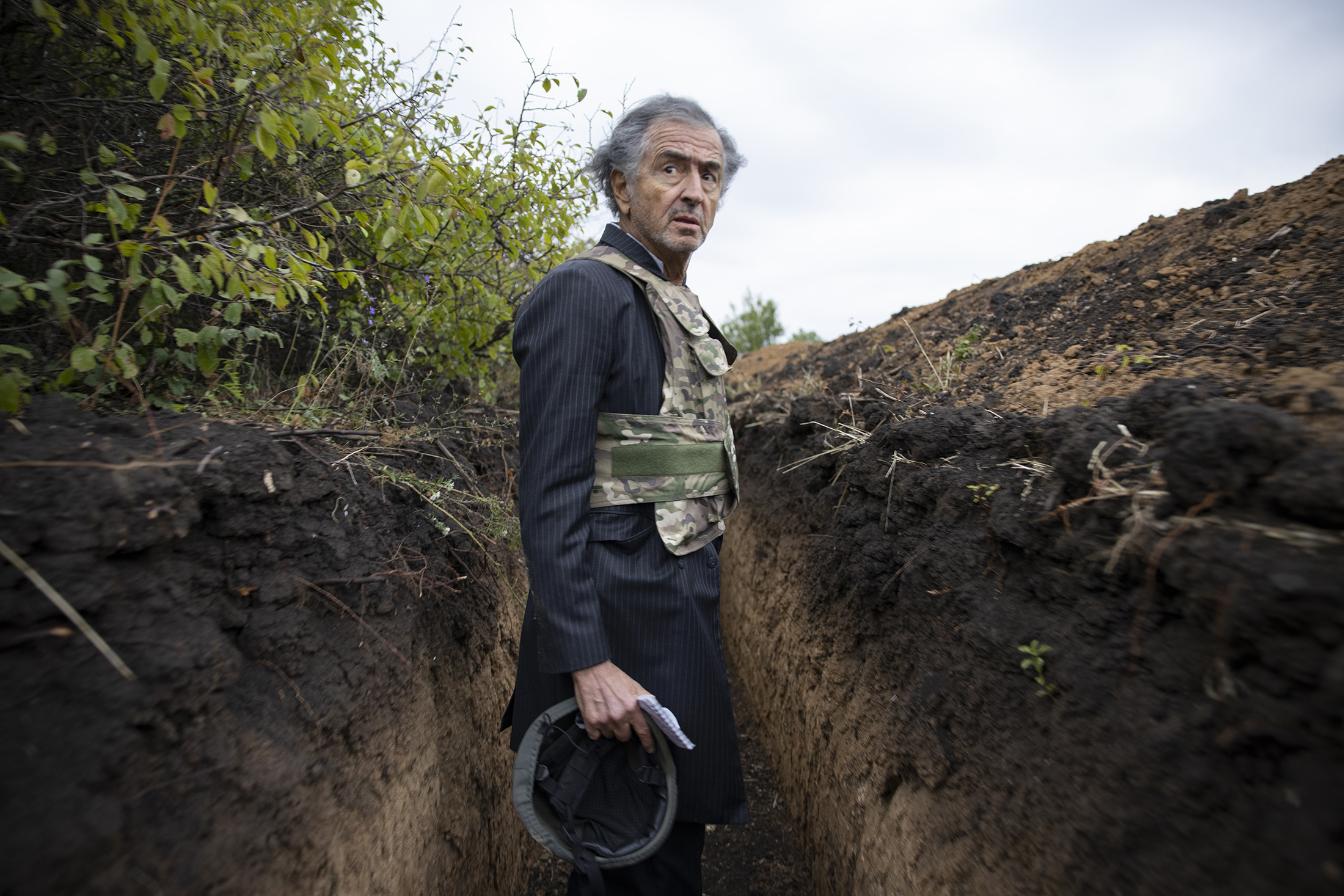 BHL in the Lyman trenches in Ukraine.