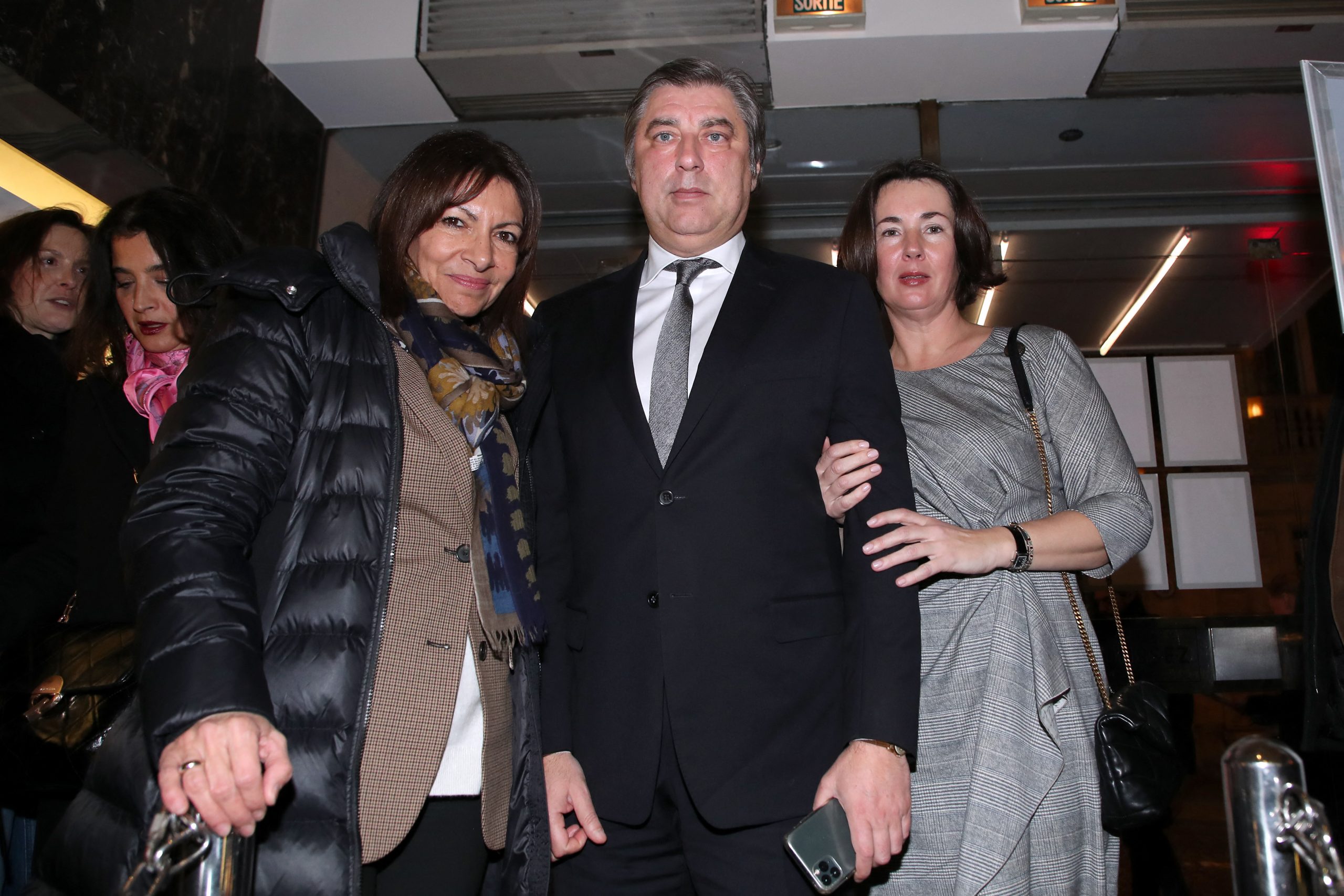 Anne Hidalgo, Ukrainian Ambassador to France Vadym Omelchenko and his wife with Anne Hidalgo at the premiere of BHL's film "Slava Ukraini" on 6 February 2023 at the Balzac. Photo: Bertrand Rindoff/Best Images
