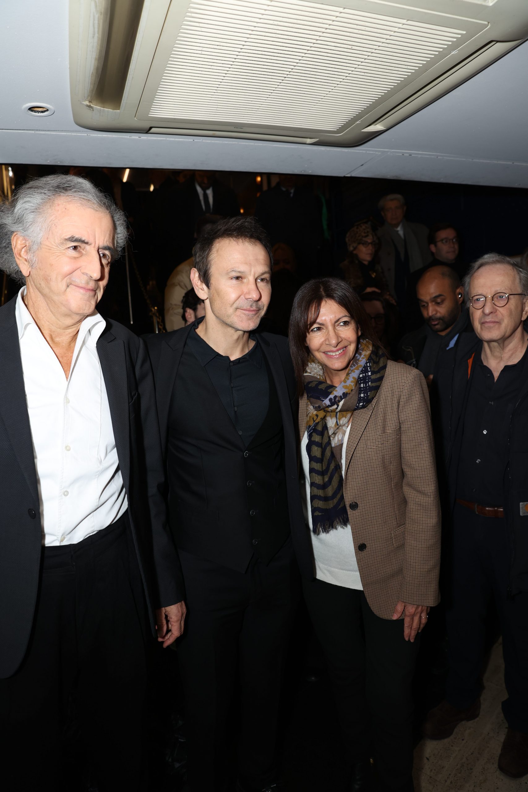 Bernard-Henri Lévy, Sviatoslav Vakarchuk et Anne Hidalgo lors de l'avant-première du film de BHL, « Slava Ukraini », le 6 février 2023 au Balzac.