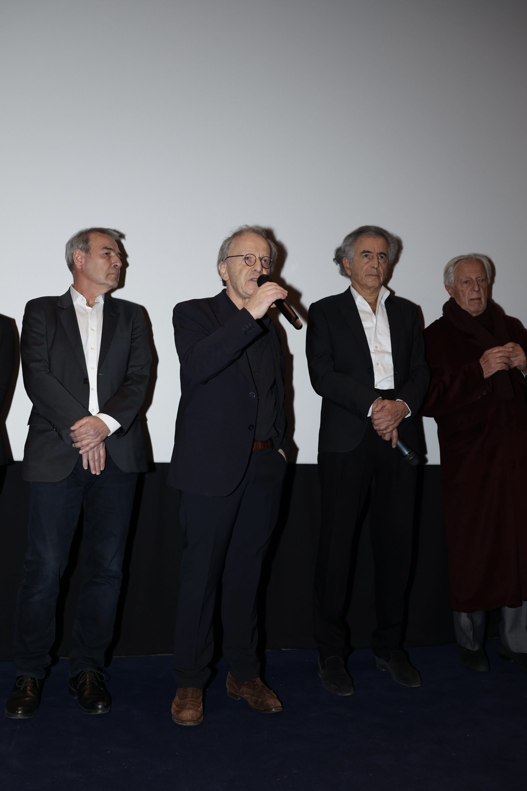 Marc Roussel, François Margolin, Bernard-Henri Lévy, Gilles Hertzog, lors de l'avant-première du film de BHL, « Slava Ukraini », le 6 février 2023 au Balzac.