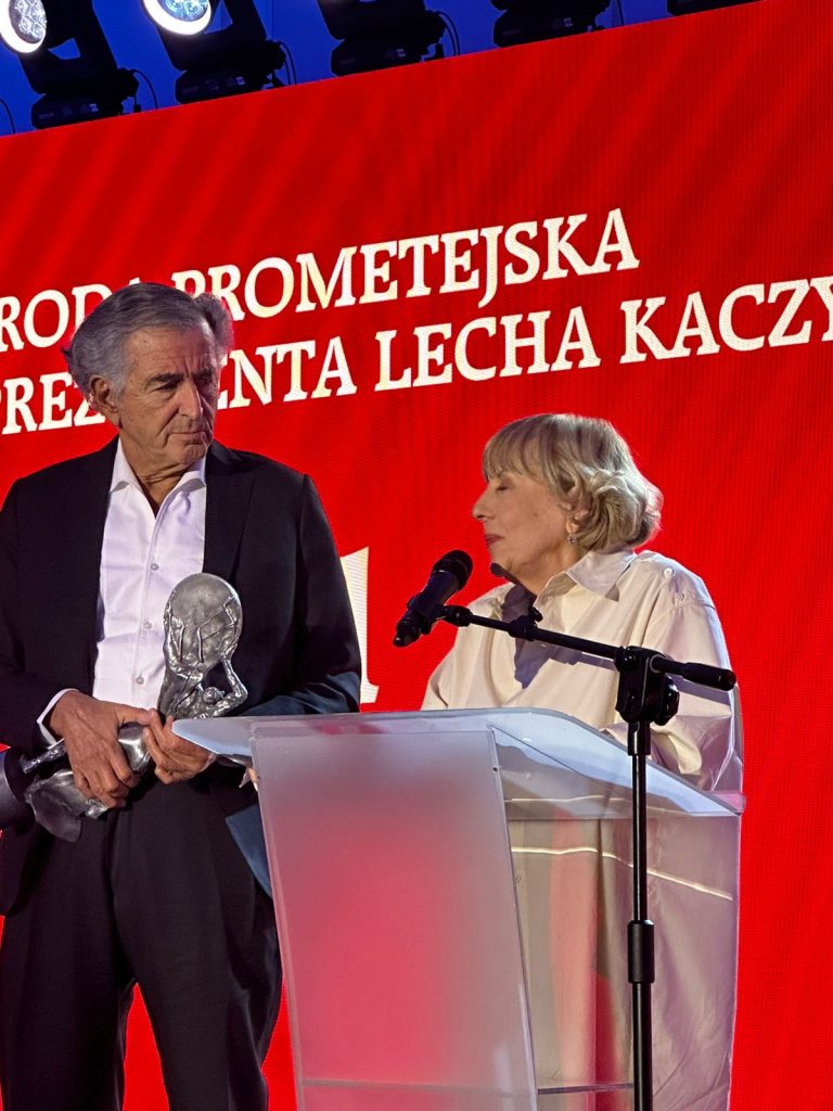 BHL reçoit le prix « Lech Kaczyński Prometheus Awards » attribué à l'ancien Président et dissident géorgien Mikheïl Saakachvili.