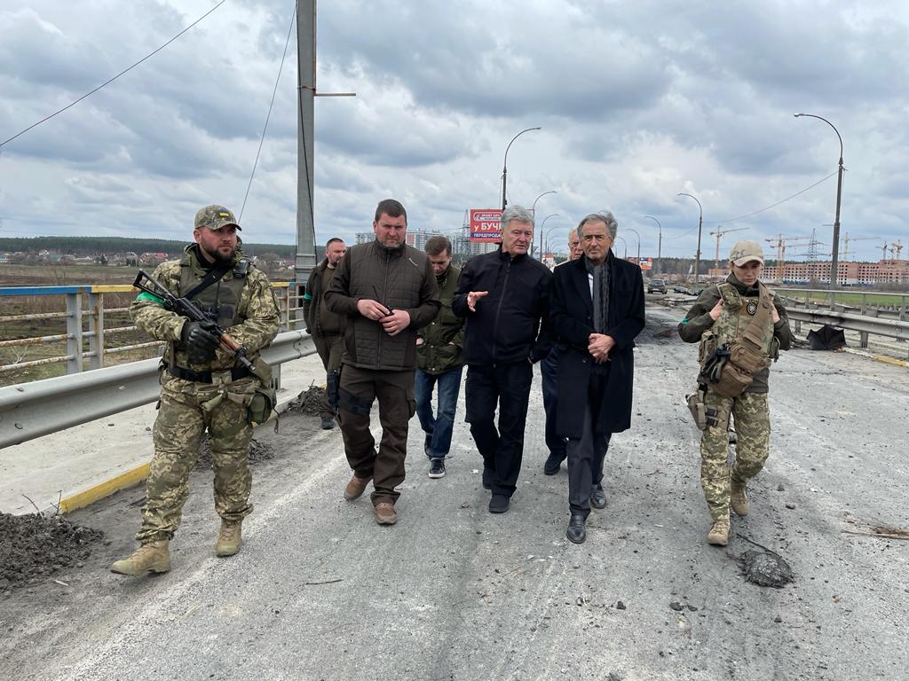 With President Poroshenko, at the entrance to Borodyanka.