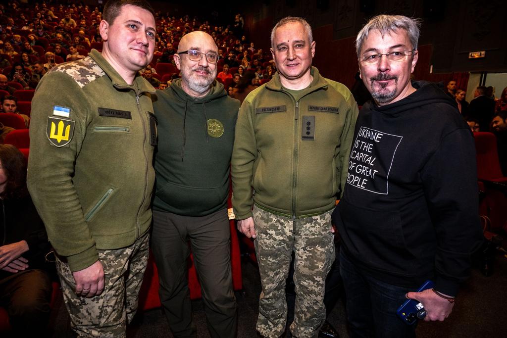 Minister of Defence of Ukraine Oleksiy Reznikov, and Minister of Culture of Ukraine Oleksandr Tkachenko, with Ukrainian military personnel at the screening of "Slava Ukraini" in Kyiv.