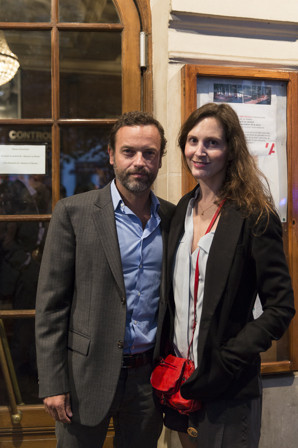Justine Lévy et Patrick Mille devant le théâtre de l'Atelier.