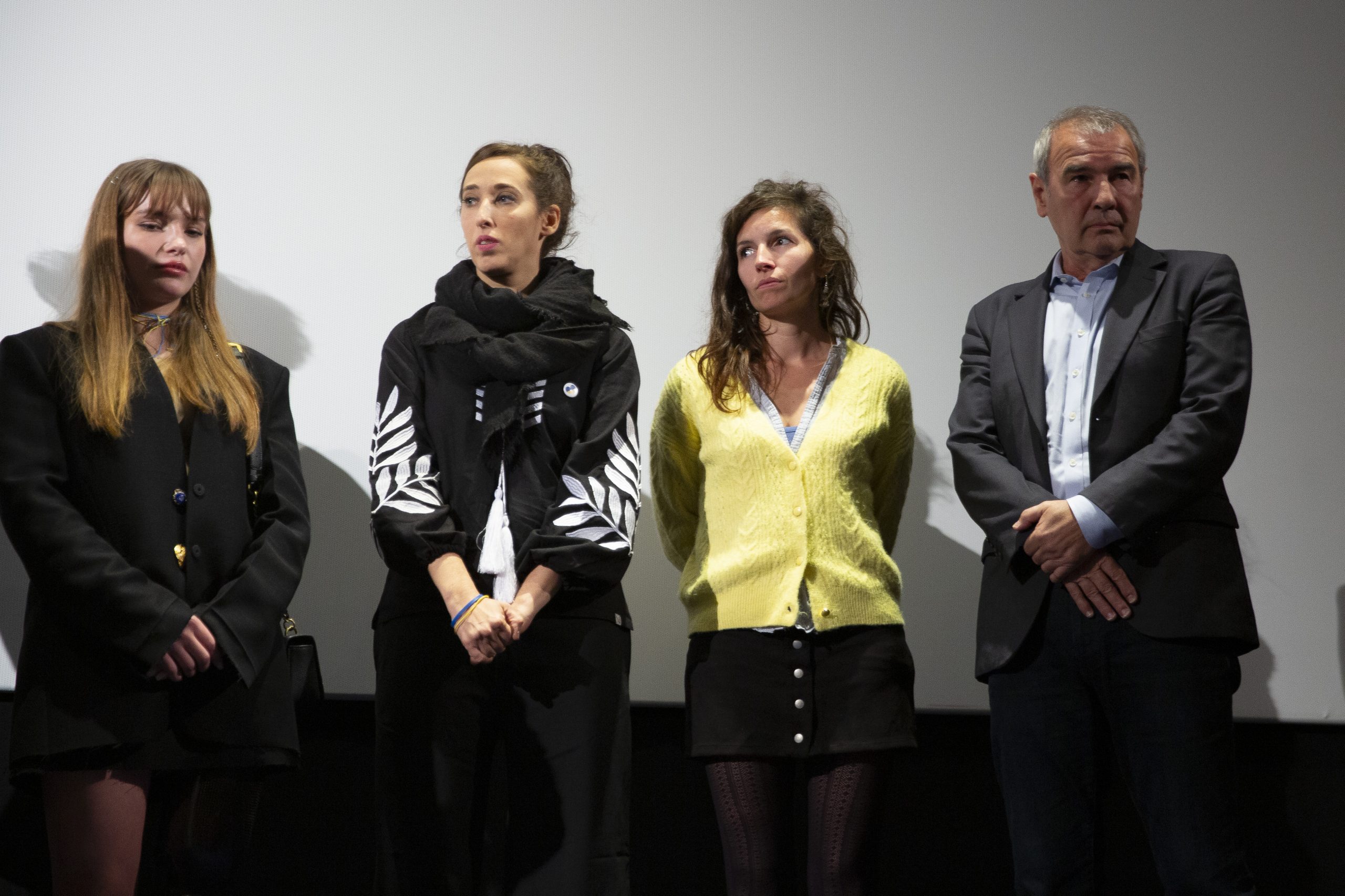 Emily Hamilton, Sarah Roussel et Marc Roussel sur la scène du cinéma le balzac