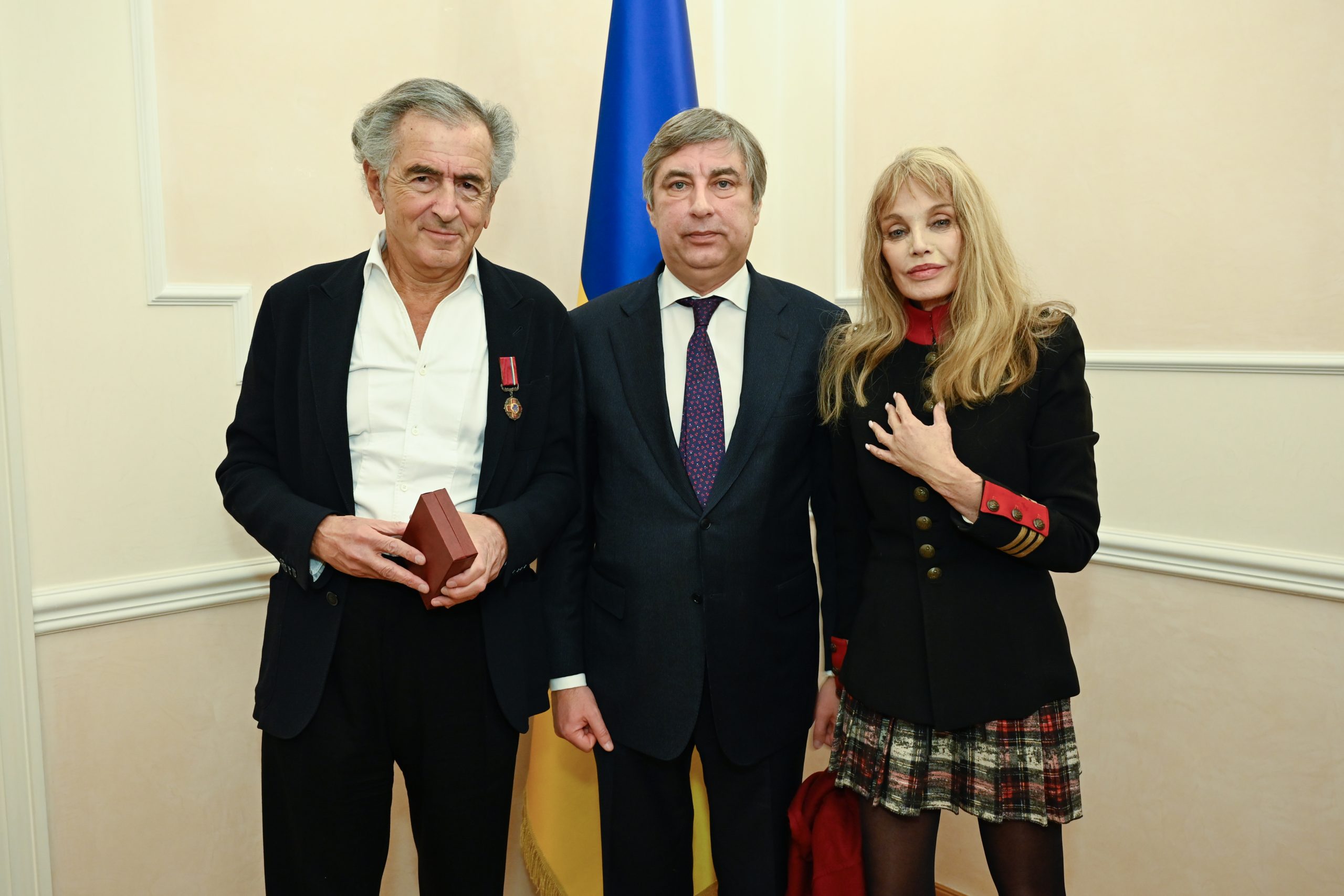 BHL, Vadym Omelchenko (ambassadeur d'Ukraine en France), Arielle Dombasle.