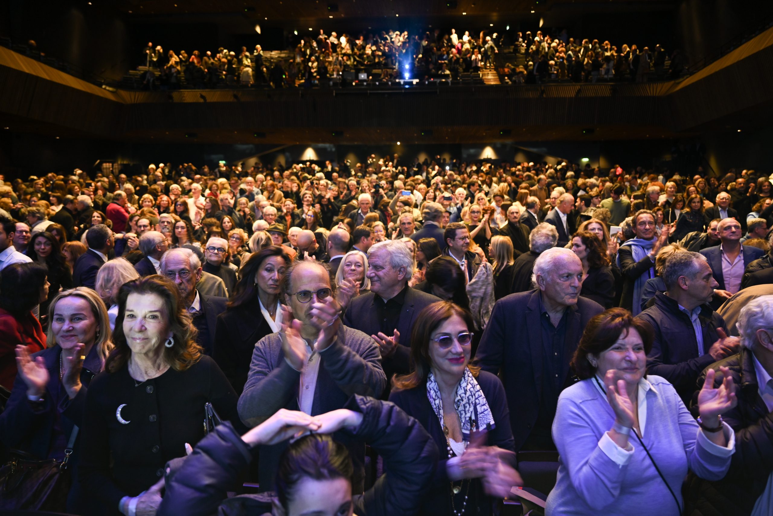 Le public de la salle Pleyel, venu assister à la grande conférence de Bernard-Henri Lévy