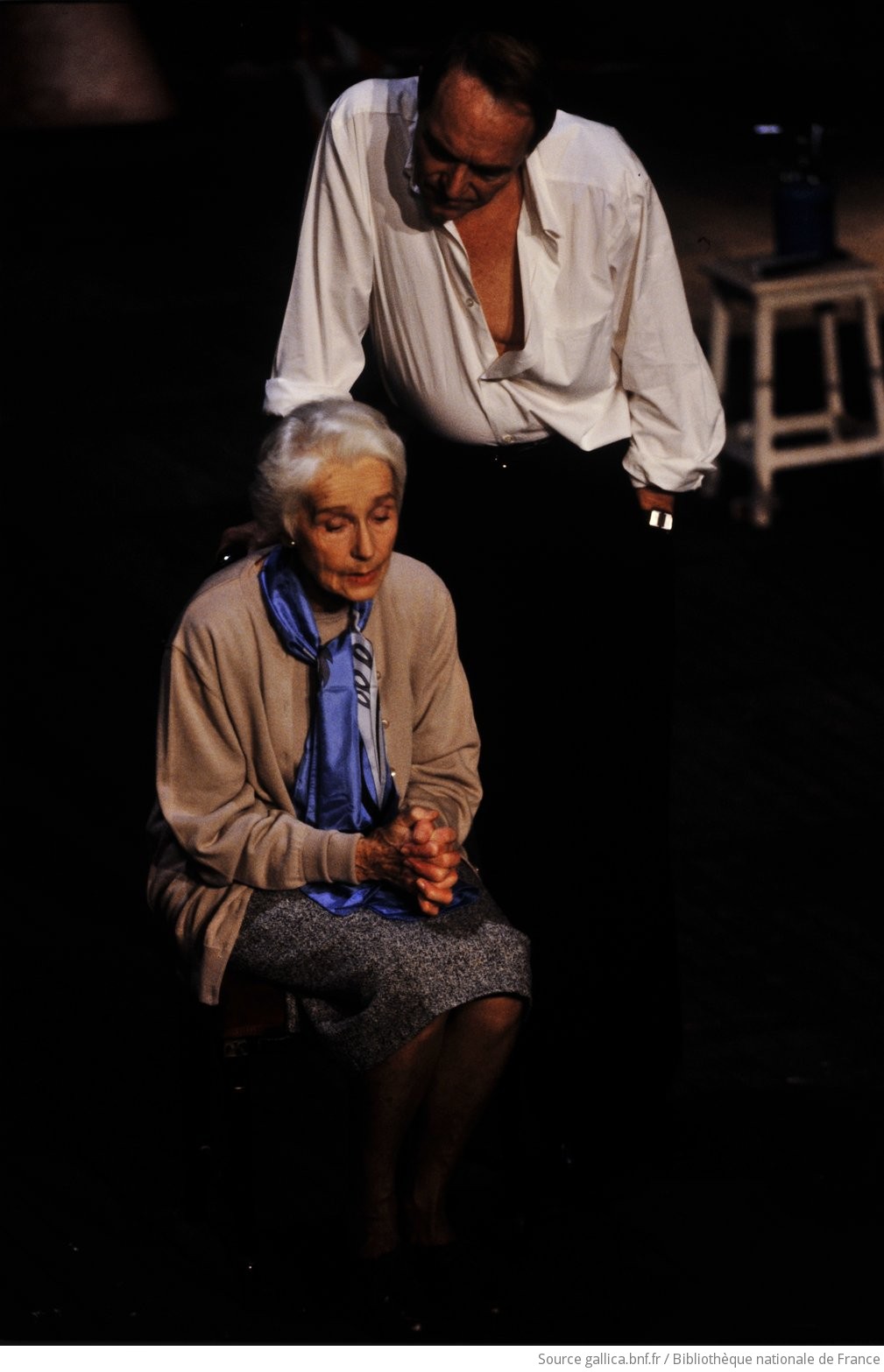 Gisèle Casadesus dans le rôle de Catherine Viroubora, et Pierre Vaneck dans le rôle d'Anatole ; « Le Jugement dernier » de BHL