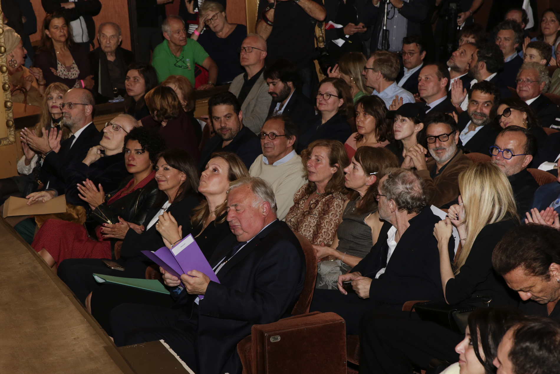 Arielle Dombasle, Jean-Michel Blanquer, Jean-Claude Milner, Anne Hidalgo, Yaël Braun-Pivet et Gérard Larcher parmi le public du Théâtre Antoine