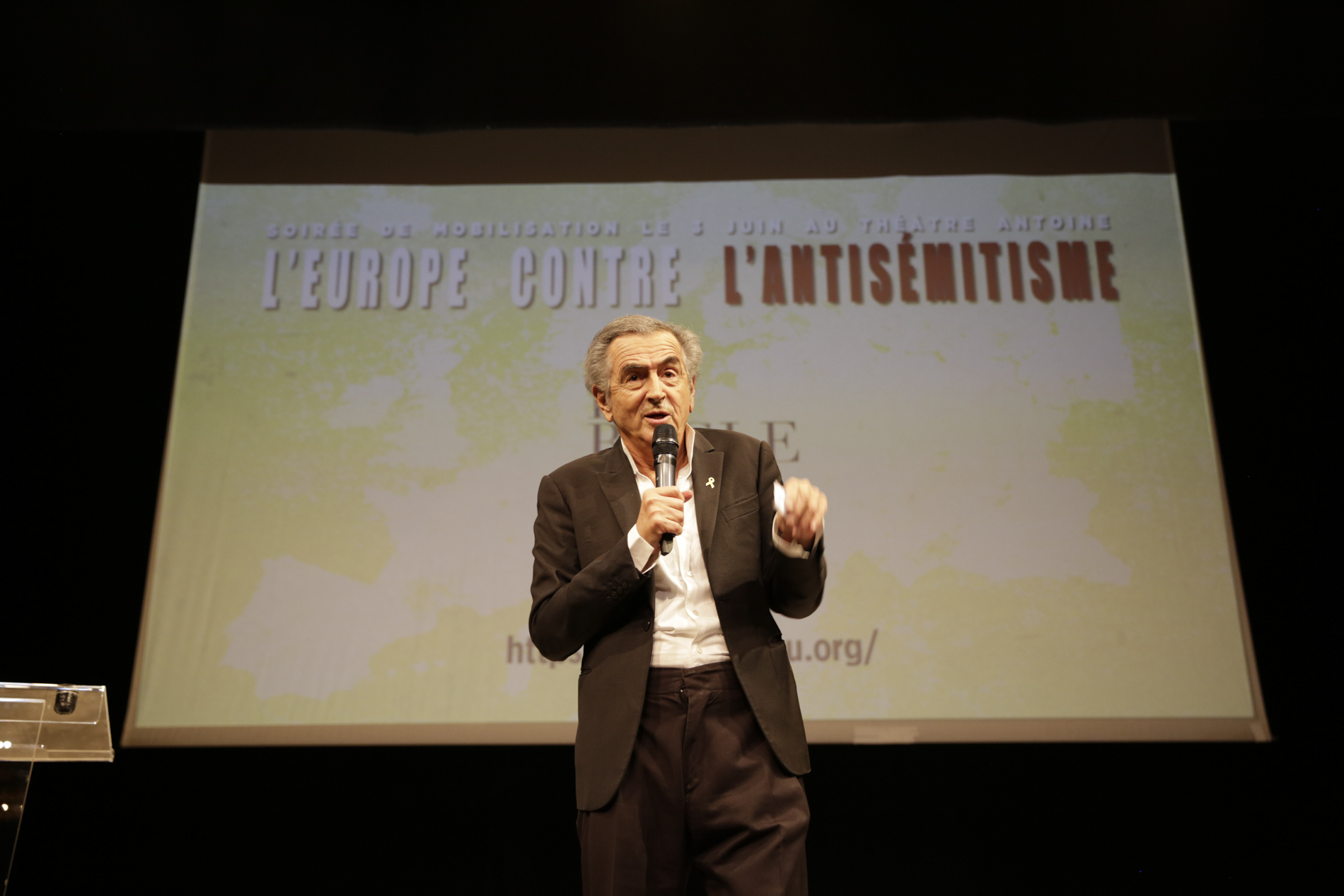 Bernard-Henri Lévy sur la scène du Théâtre Antoine