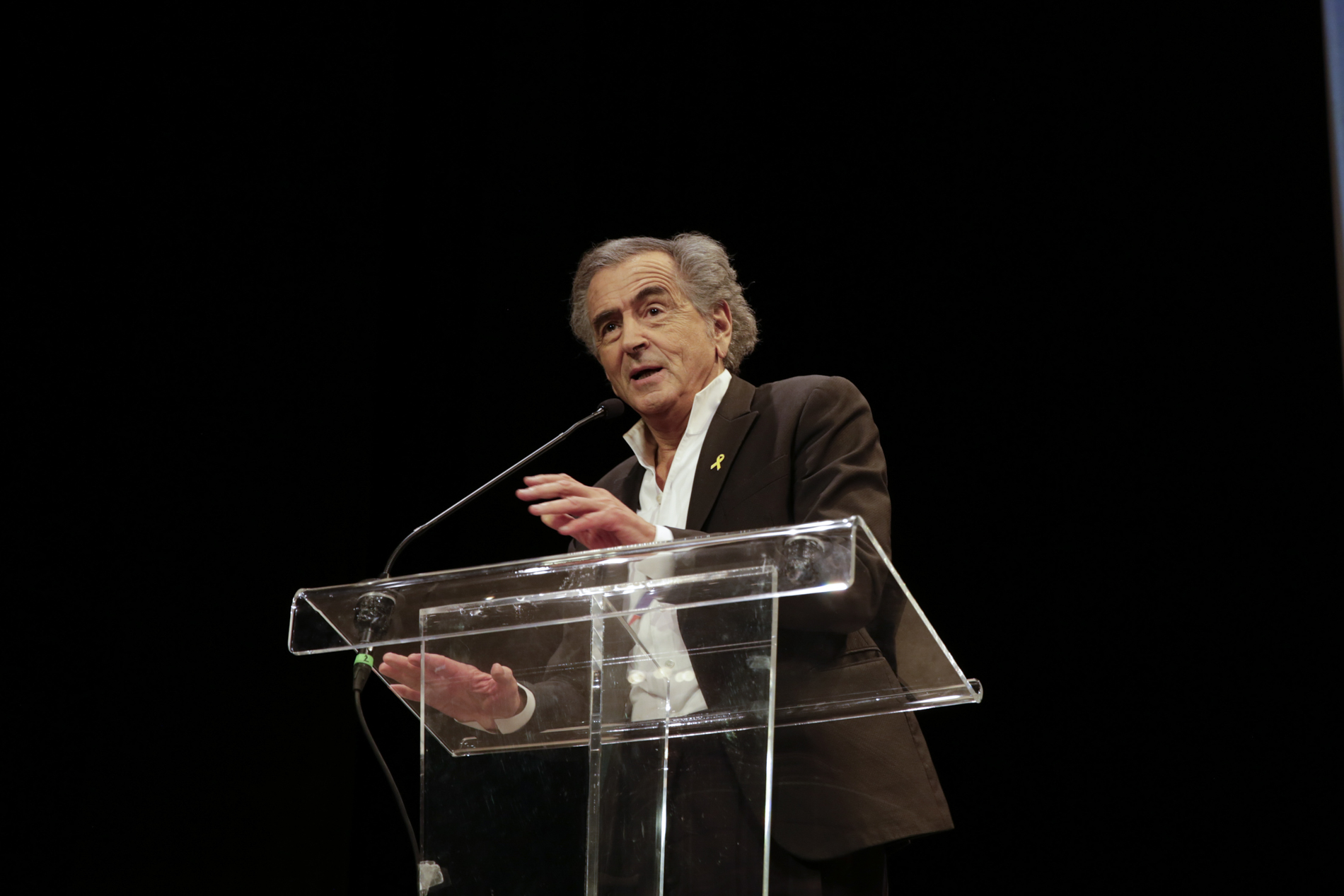 Bernard-Henri Lévy sur la scène du théâtre antoine