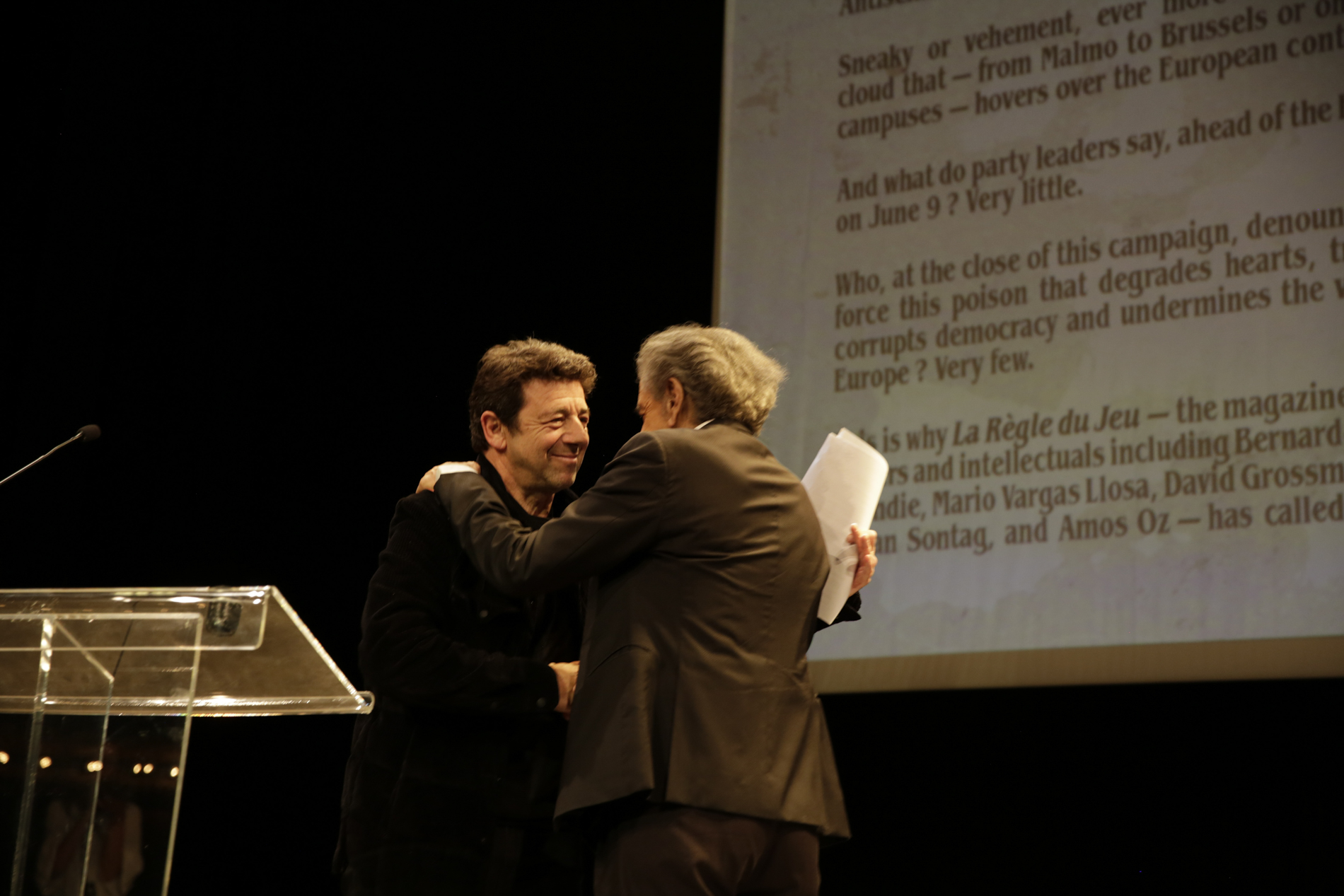 Patrick Bruel et Bernard-Henri Lévy sur la scène du Théâtre Antoine