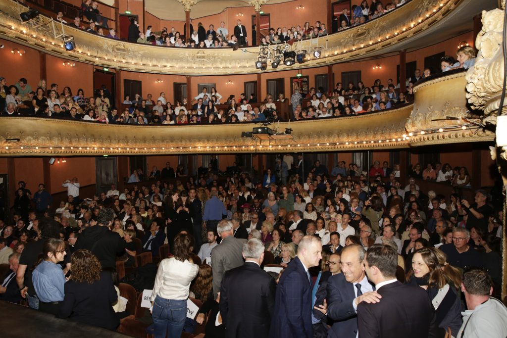 Soirée de mobilisation contre l'antisémitisme organisée par la revue La Règle du jeu, avec la présence de nombreux intellectuels, écrivains, artistes. La salle est comble.