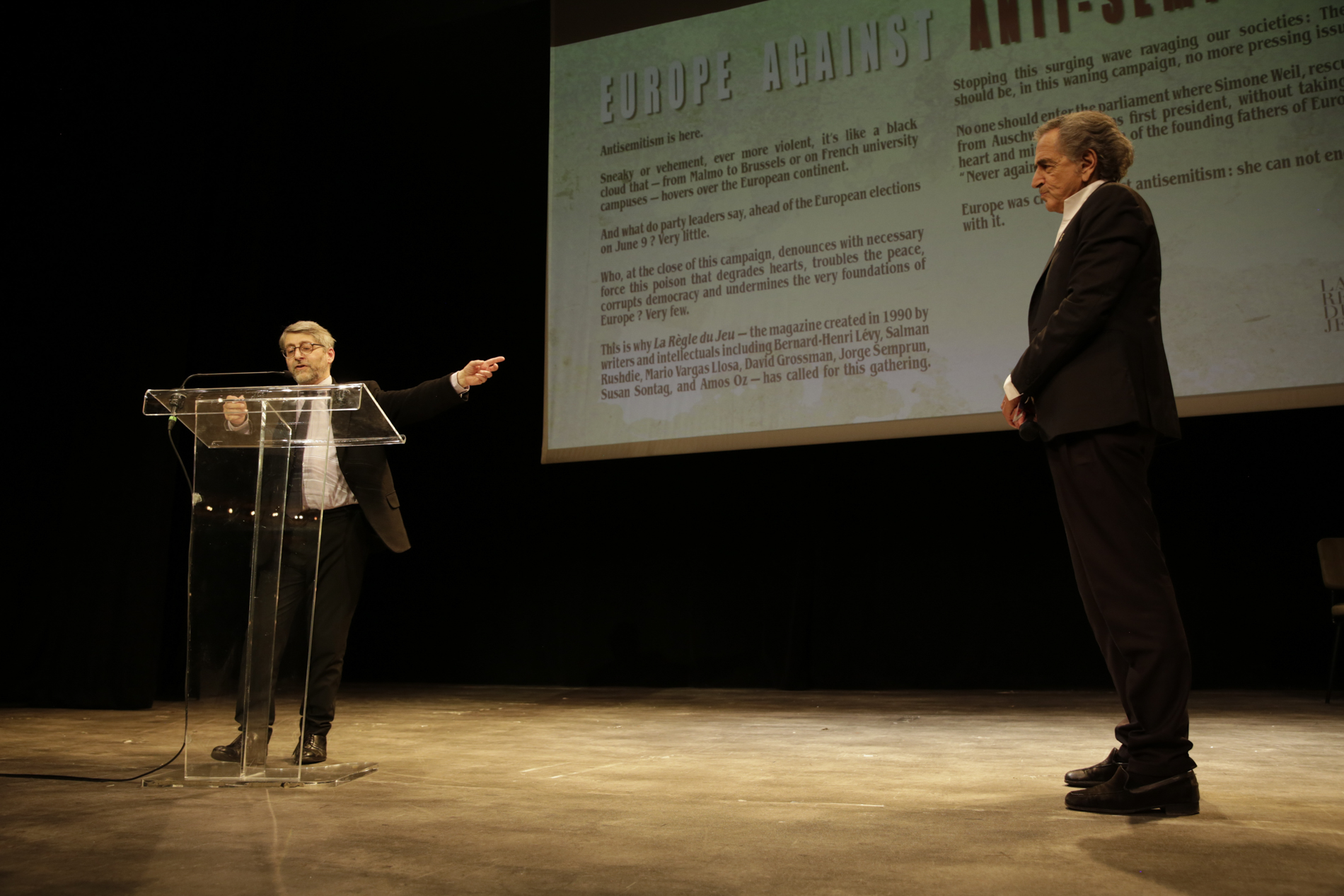 Haïm Korsia et Bernard-Henri Lévy sur la scène du Théâtre Antoine