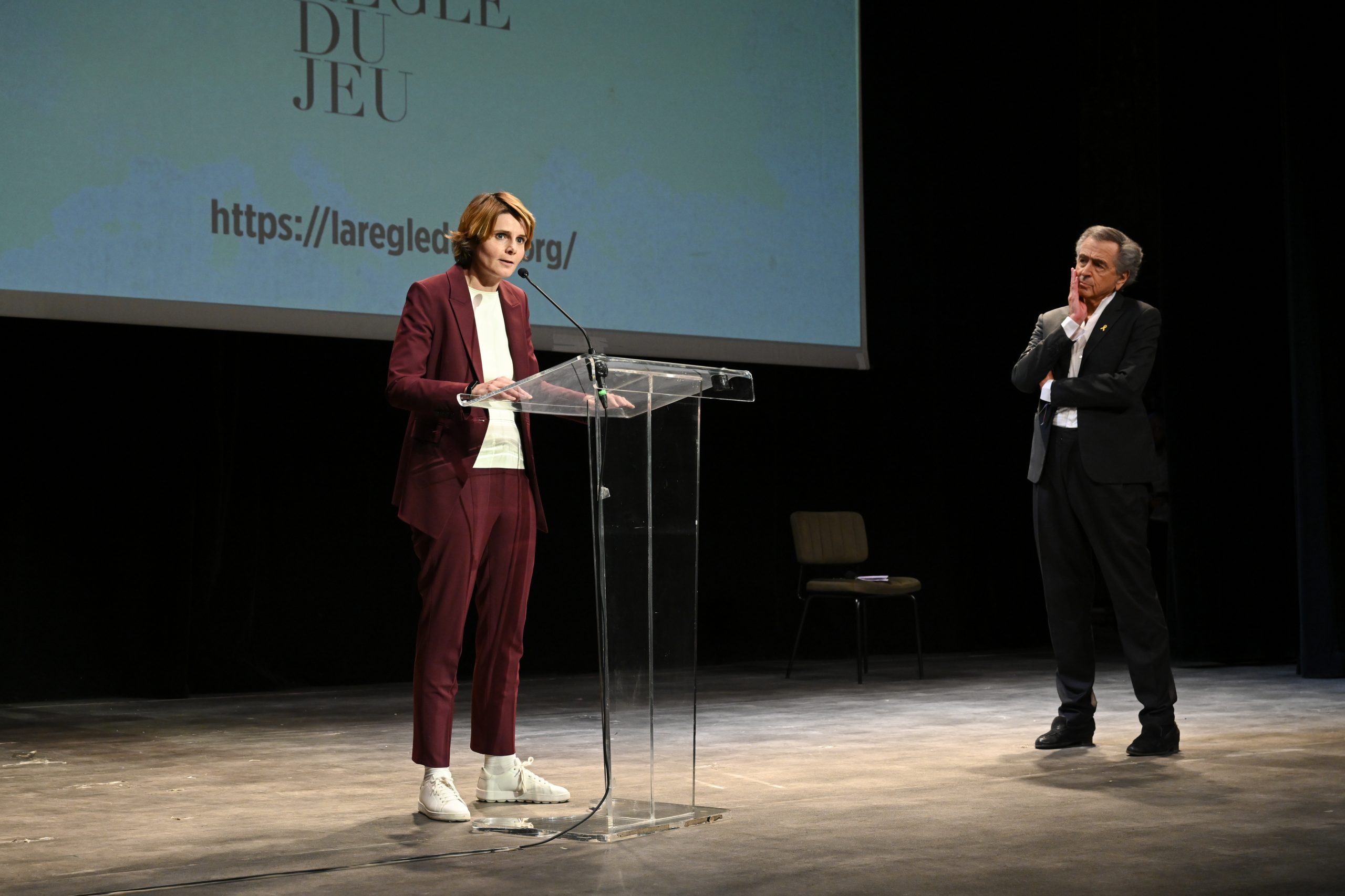 Caroline Fourest et BHL sur la scène du Théâtre Antoine