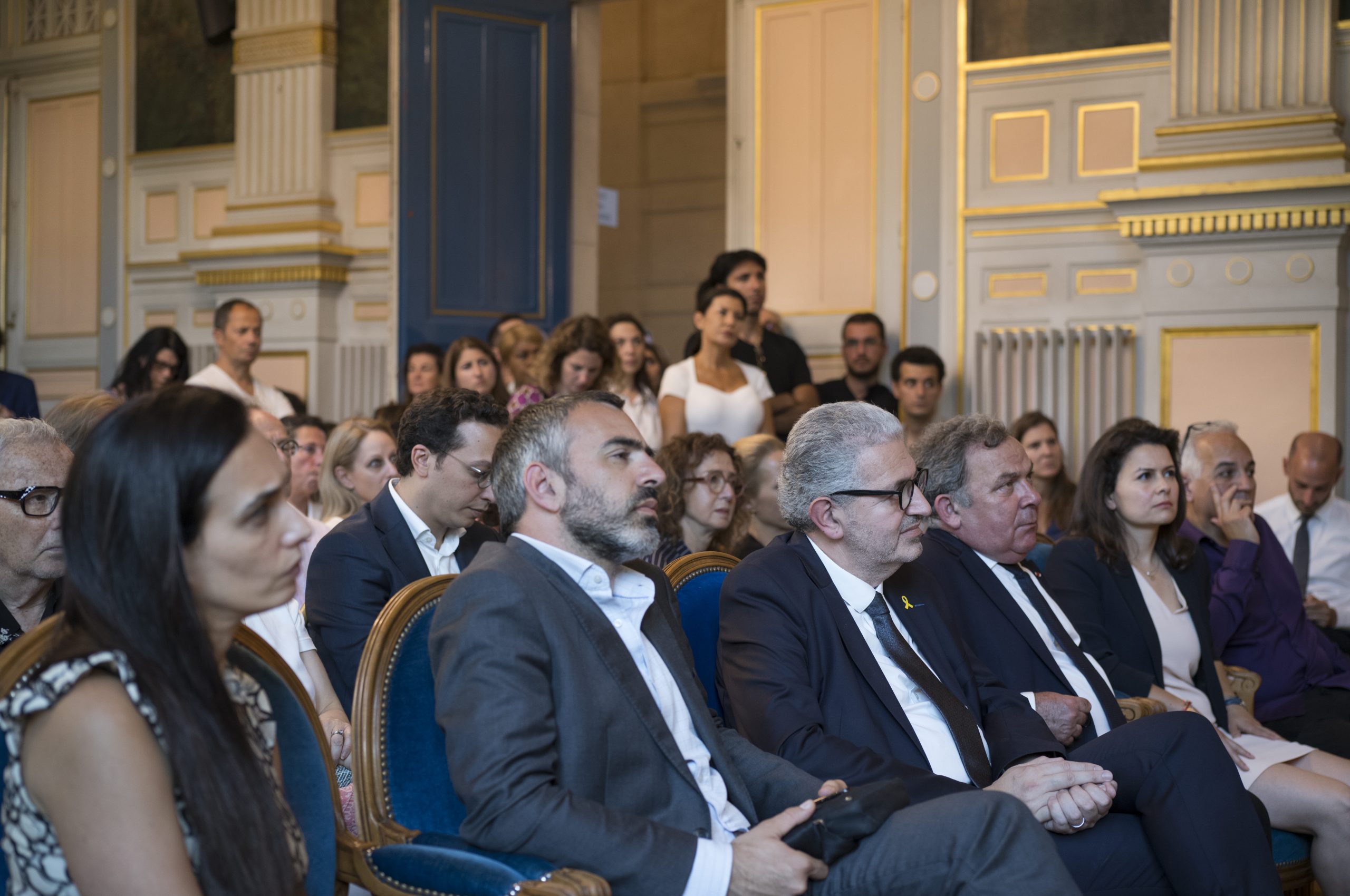 Des membres de la Loge Daniel Pearl et de la Mairie du 16ème dont le Maire Francis Szpiner, mais aussi Philippe Meyer ou Célia Benchimol, assistent à la conférence de BHL.