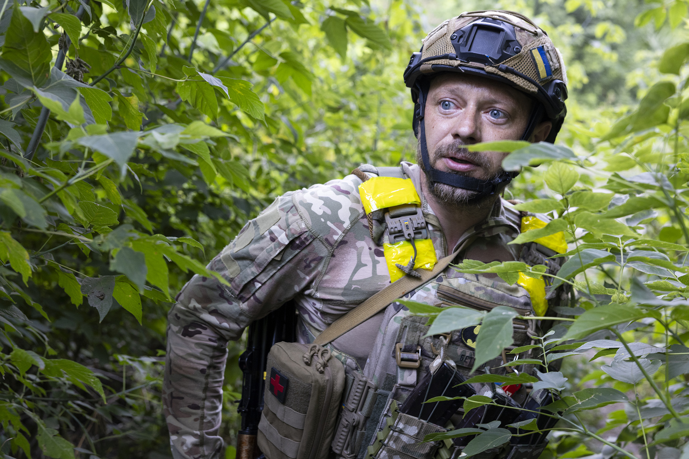 Portrait d'un soldat ukrainien en uniforme