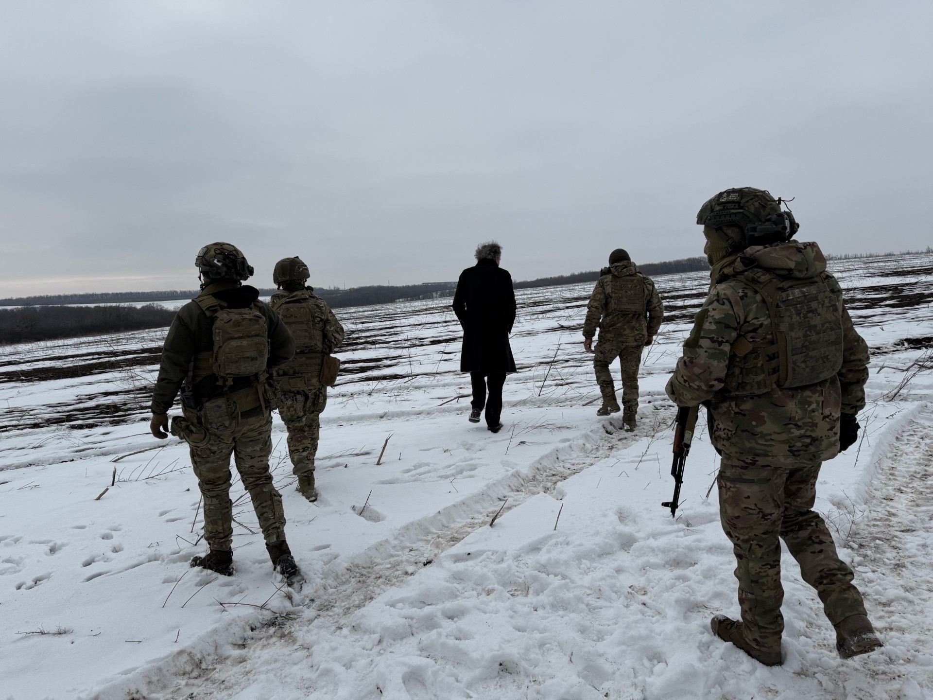 BHL in the snowy plains of the Donbass, towards Pokrovsk, with members of the assault unit of the Anne de Kiev brigade